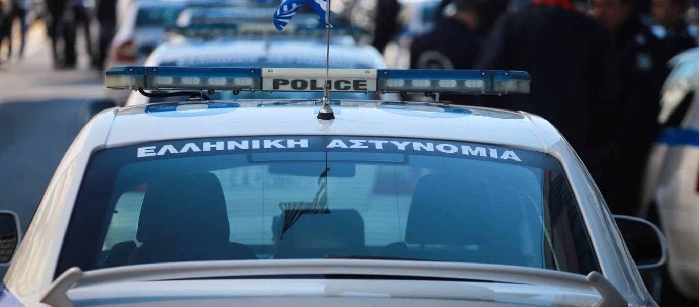 Βίντεο - ντοκουμέντο από το τροχαίο στη Λιοσίων: ΙΧ ξέφυγε της πορείας του & έπεσε πάνω σε πεζούς - 4 Τραυματίες (upd3)